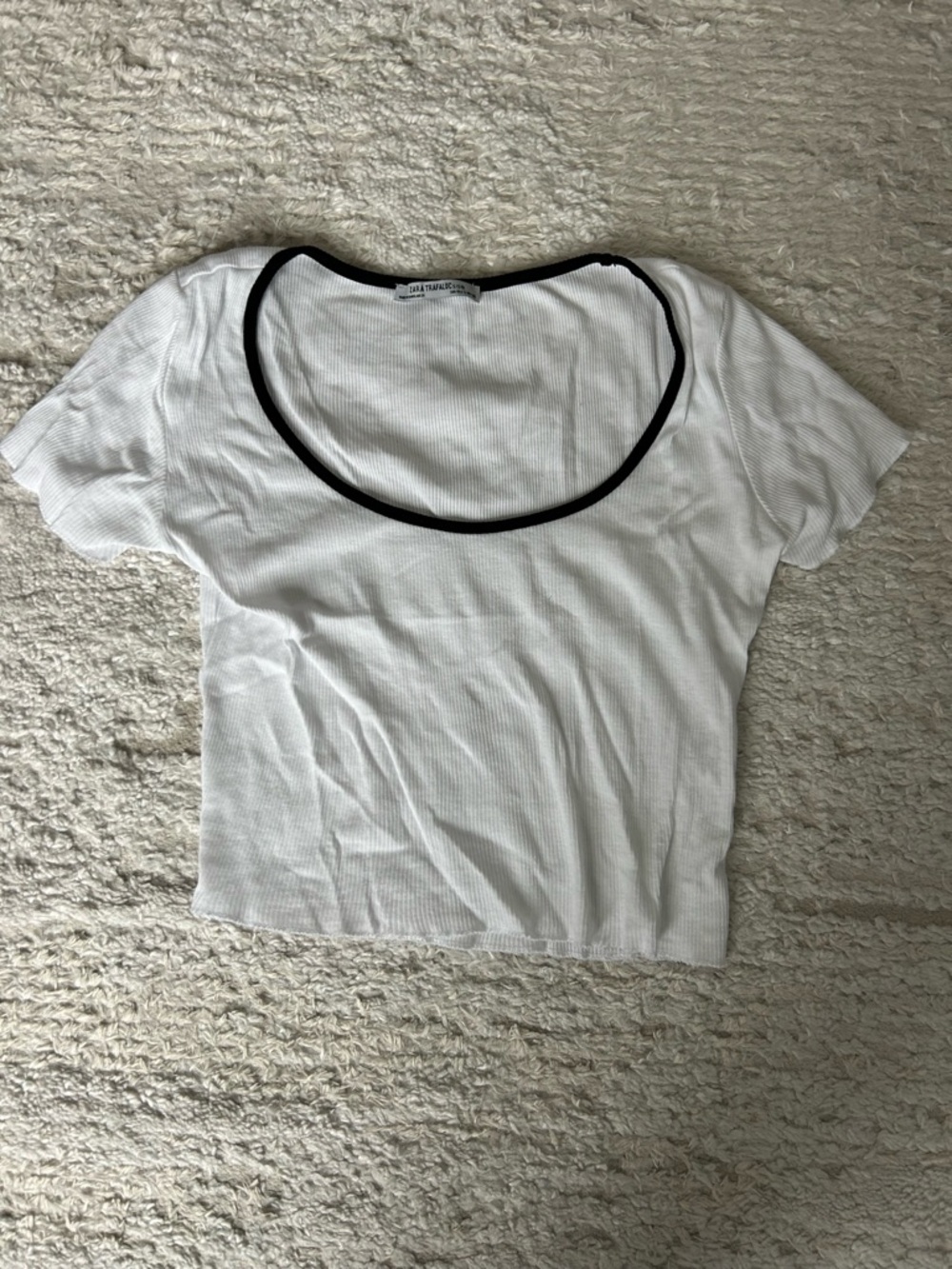 Zara White Scoop Neck Ribbed Tee with Black Trim